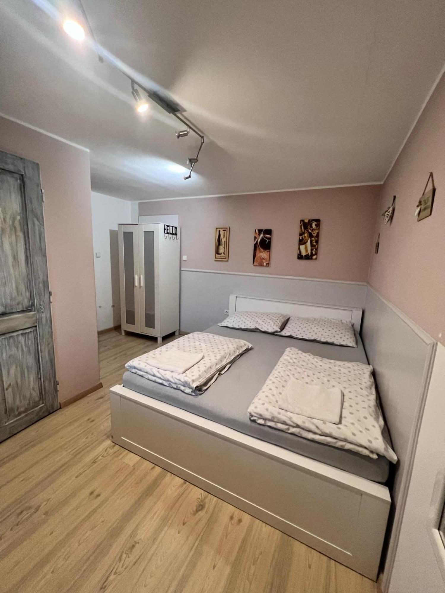 Ubytovani Na Hrazi 91 Znojmo Luaran gambar